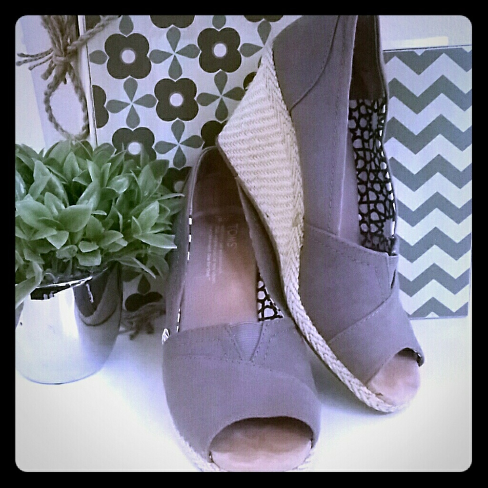 TOMS wedges